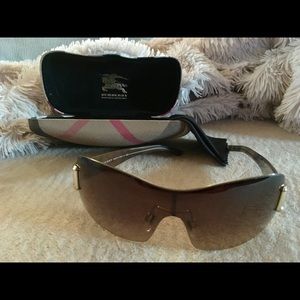 ❌SOLD❌ Burberry Tan Nova Check Shield Sunglasses